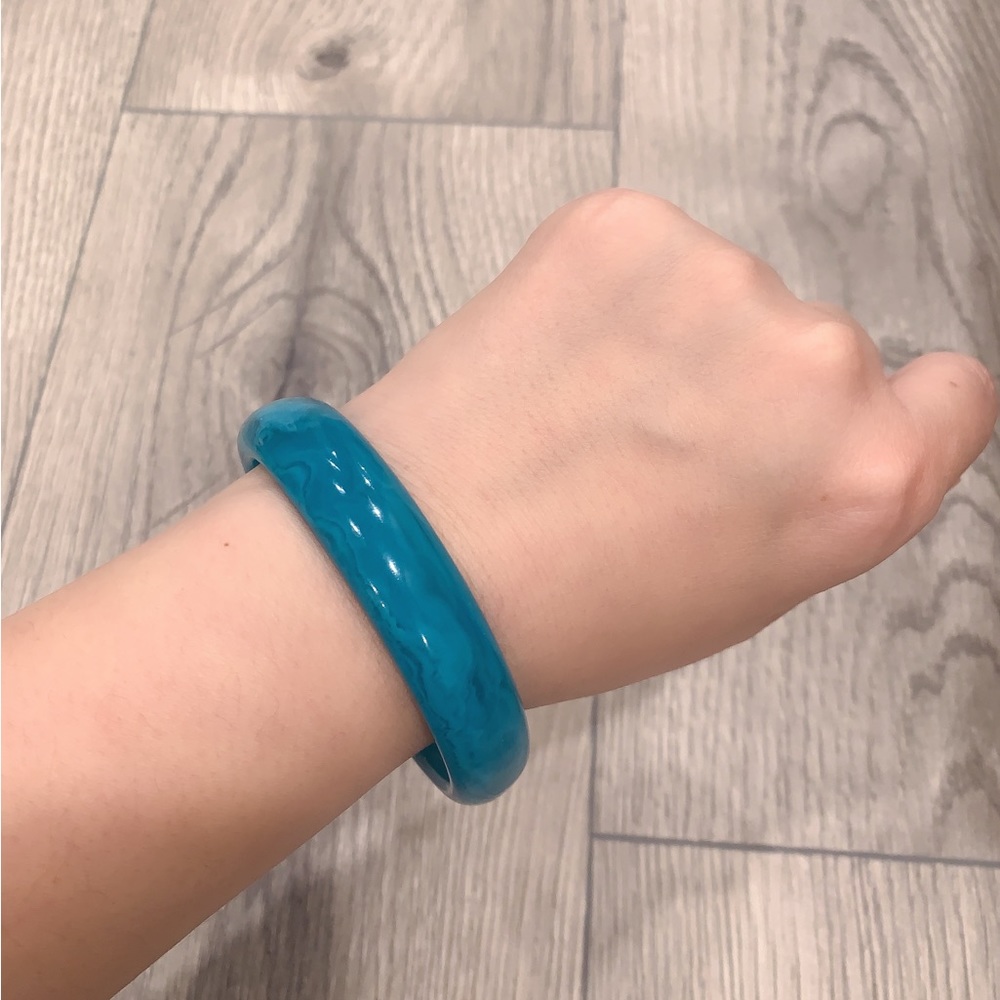 EUC turquoise colour bracelet 1pc